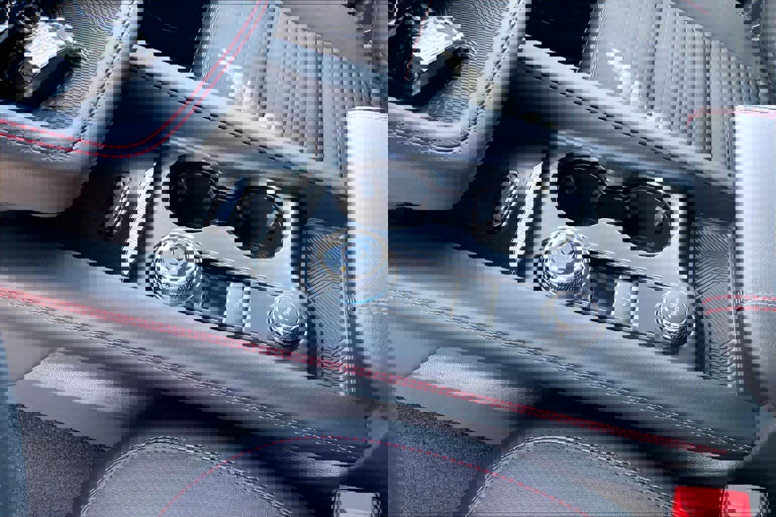 Certified 2025 Ford Explorer ST-Line w/ Premium Package image 17