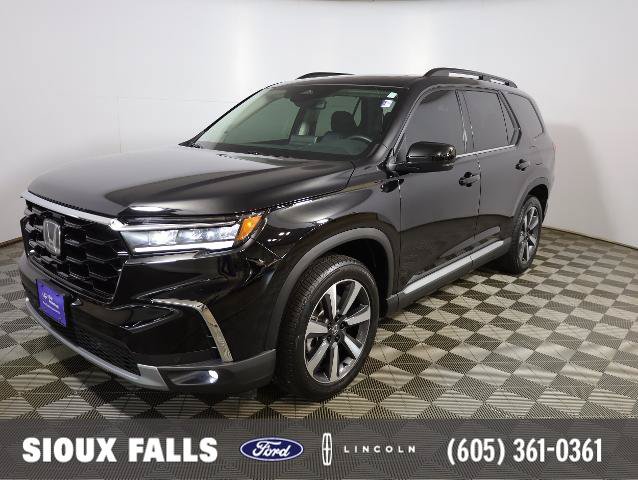 Used 2024 Honda Pilot Touring image 1