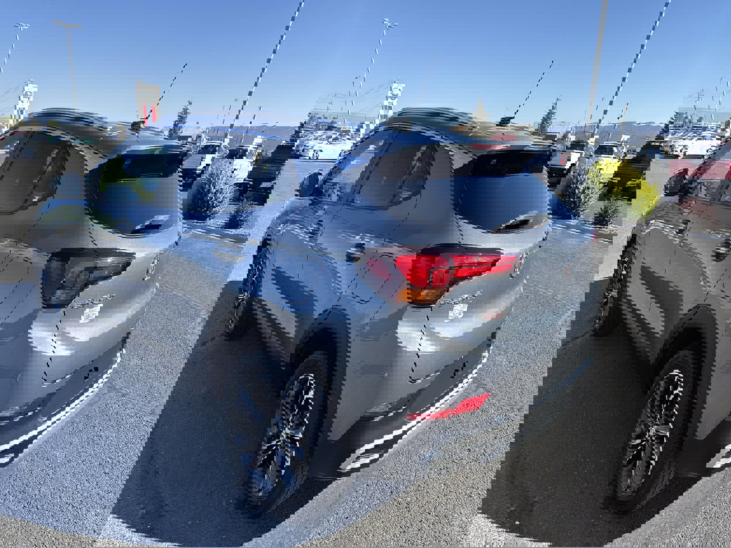 Used 2022 Buick Encore GX Select image 2