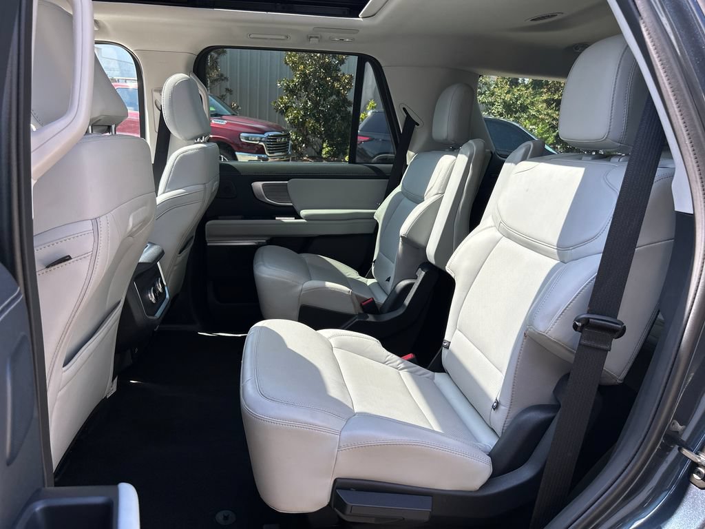 Certified 2025 Ford Expedition Platinum w/ Driver's Package AWD/4WD image 15