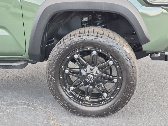 Used 2022 Toyota Tacoma TRD Off-Road w/ Technology Package AWD/4WD image 11
