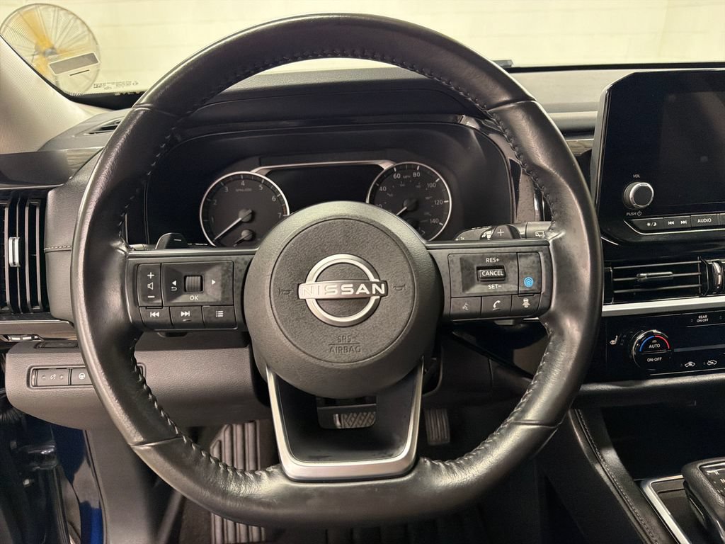 Used 2025 Nissan Pathfinder SV FWD image 18