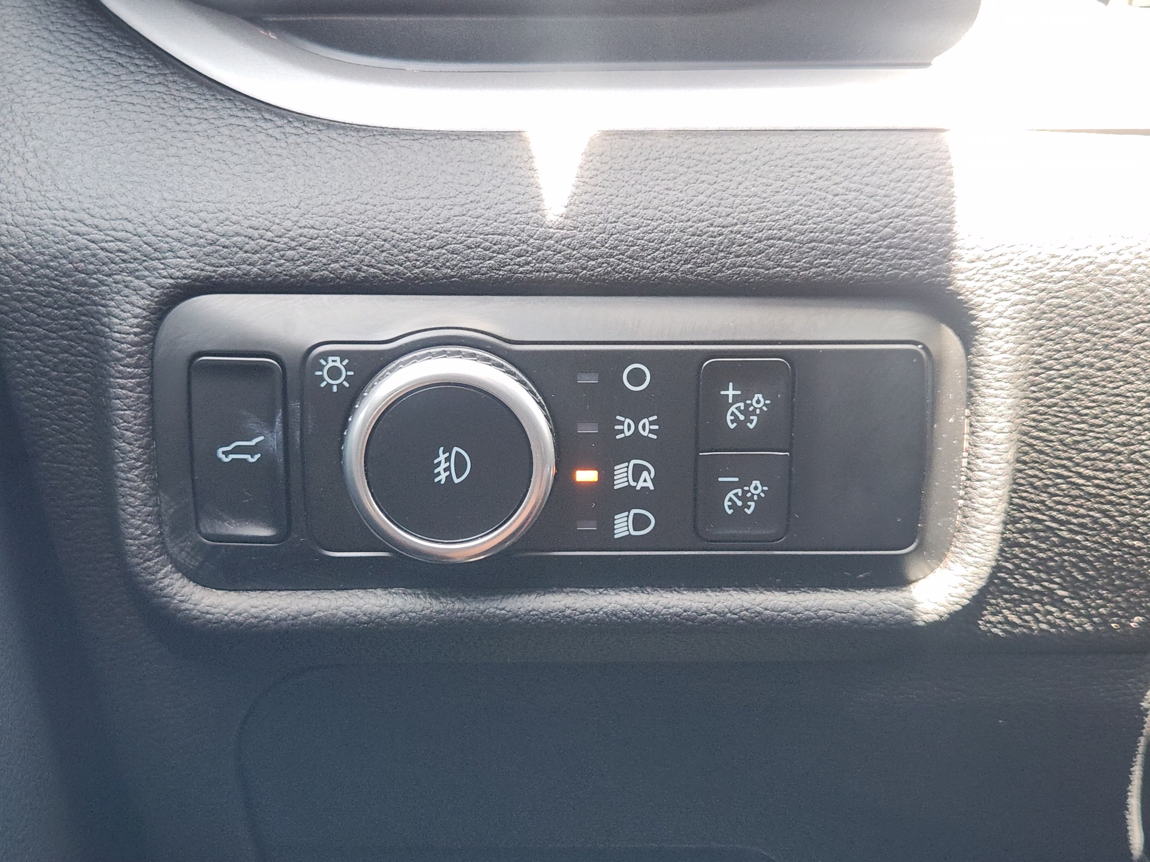 Certified 2023 Ford Explorer XLT w/ Equipment Group 202A AWD/4WD image 23