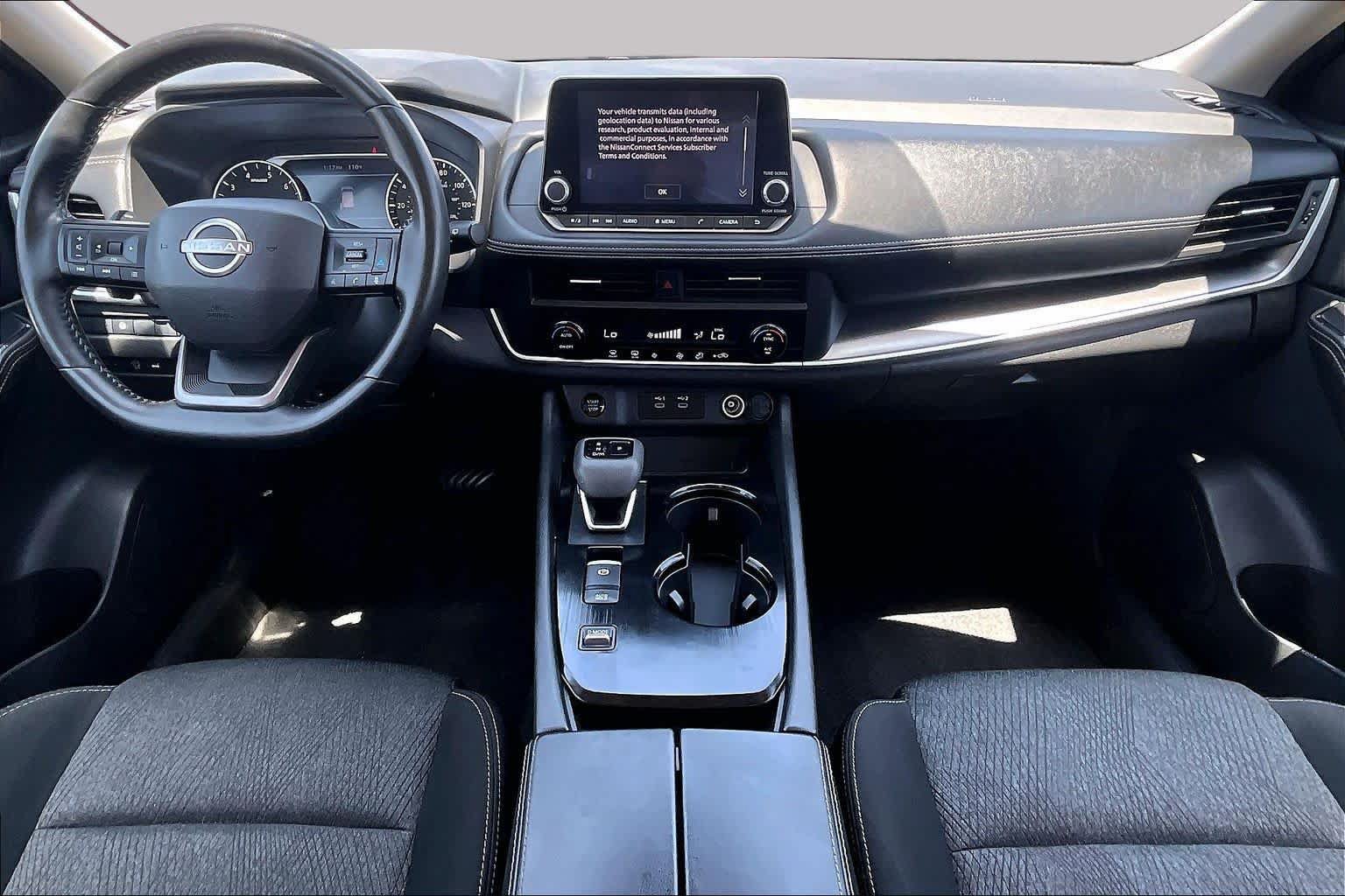 Used 2025 Nissan Rogue SV FWD image 15