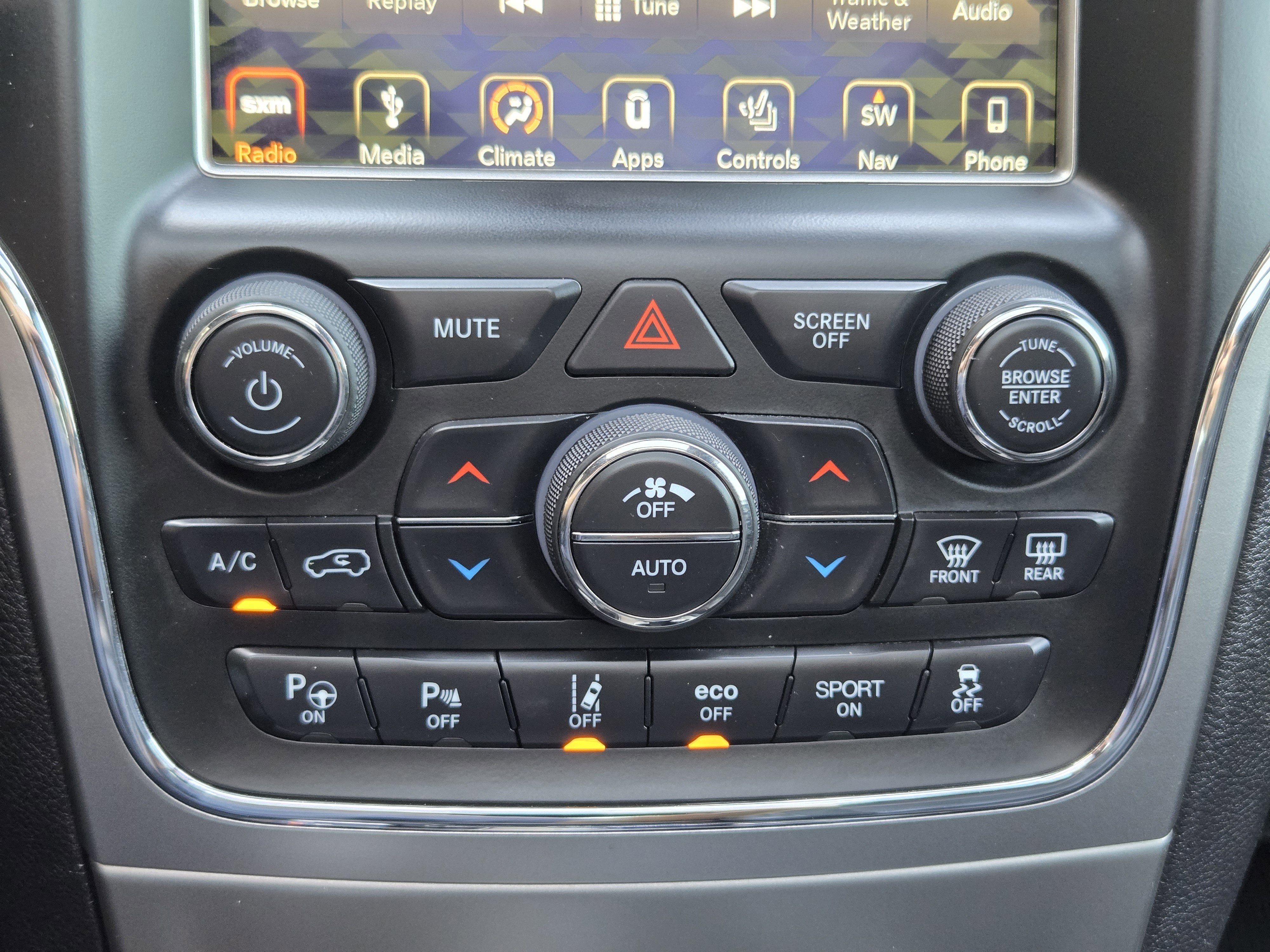 Used 2018 Jeep Grand Cherokee Trailhawk w/ Trailhawk Luxury Group AWD/4WD image 14
