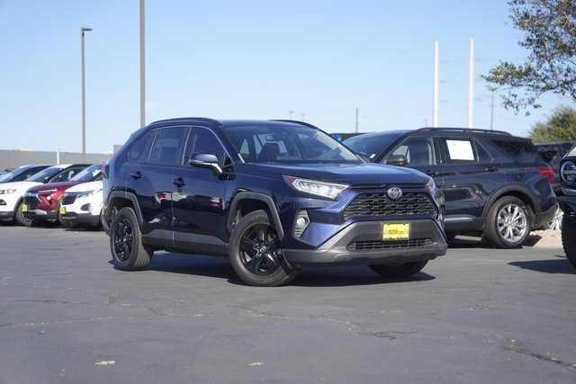 Used 2019 Toyota RAV4 XLE image 2