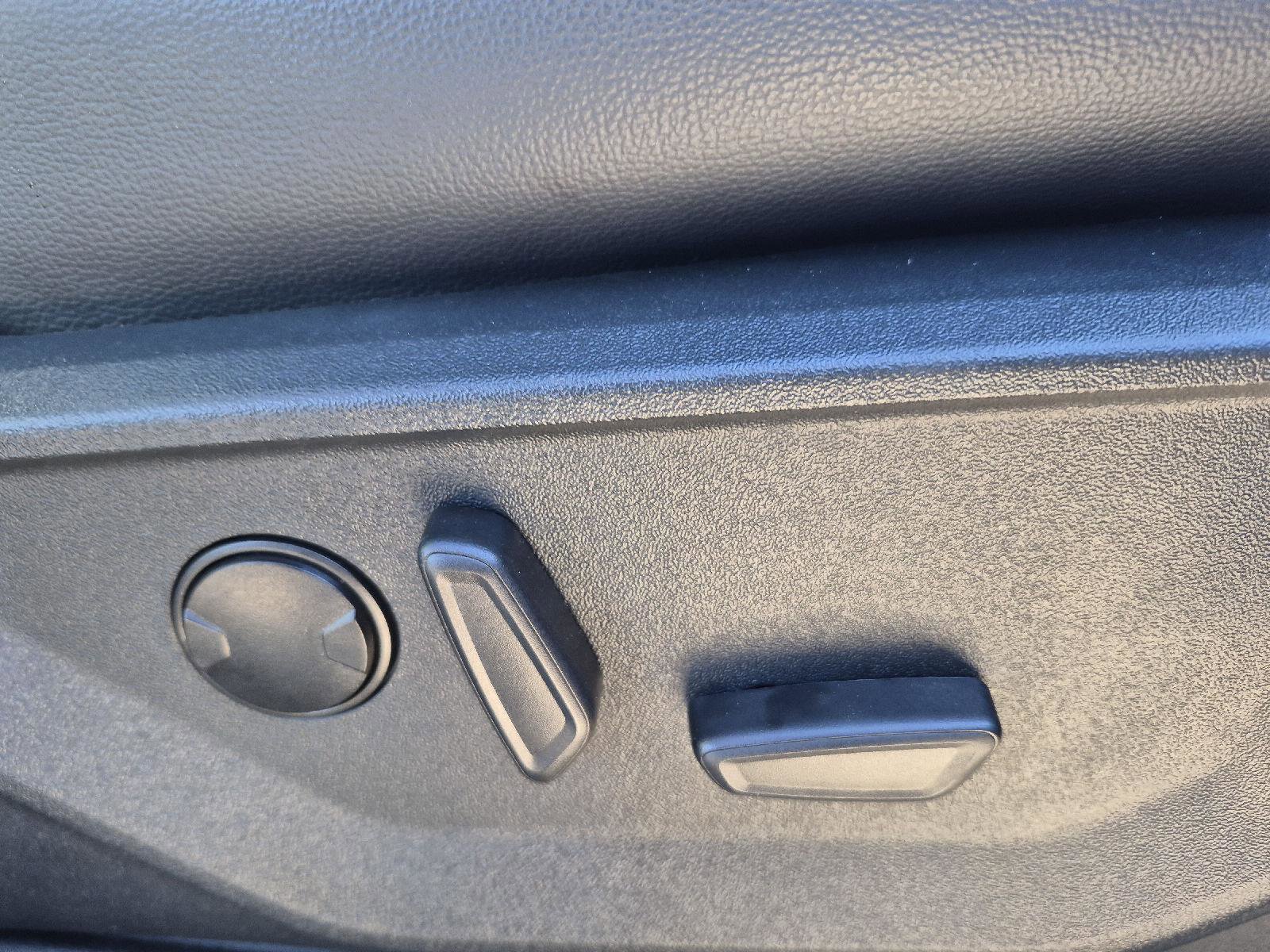 Certified 2025 Ford F150 Lariat w/ FX4 Off-Road Package image 29