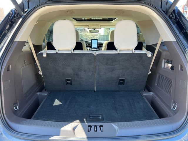 Certified 2023 Ford Explorer Platinum w/ Technology Package image 36