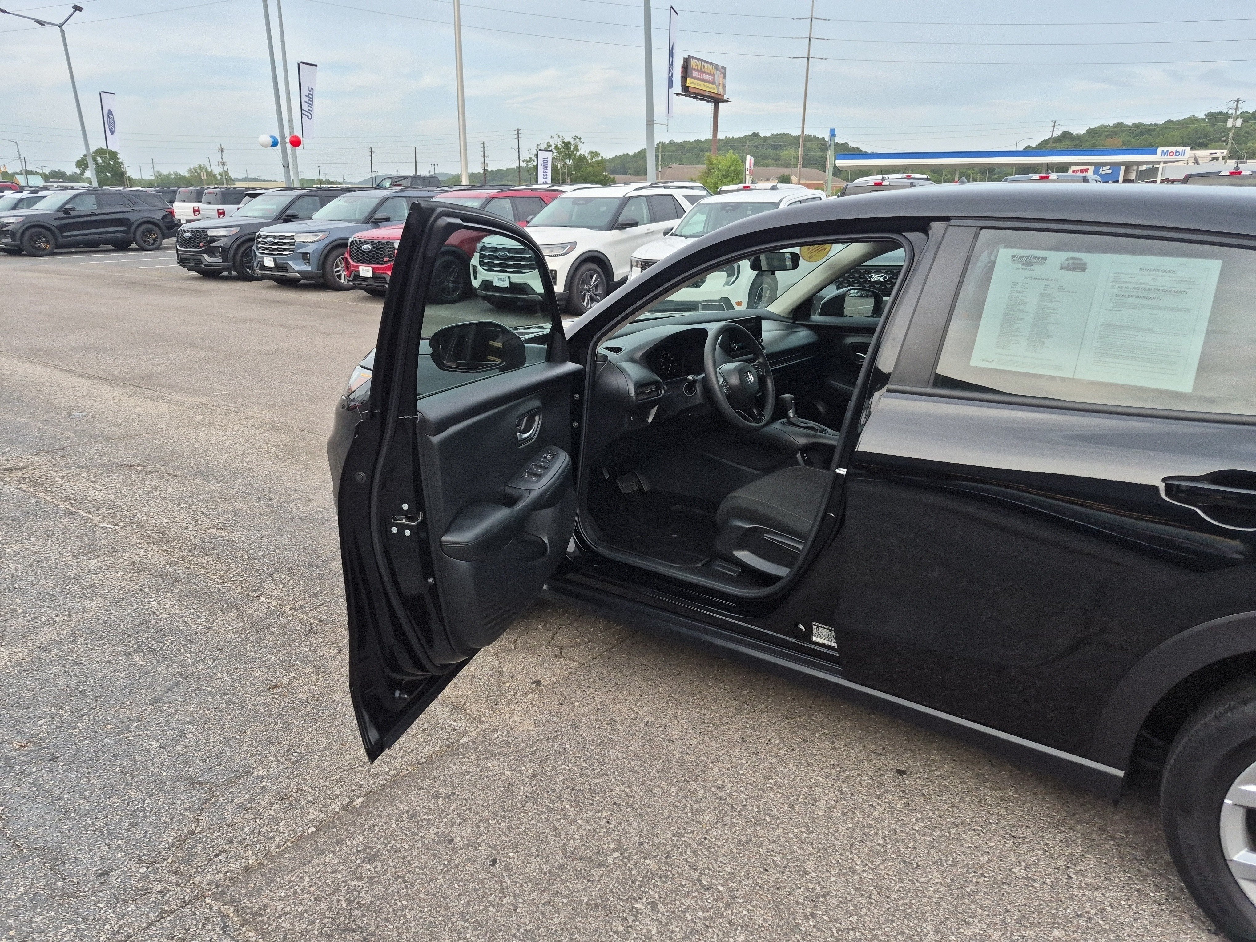Used 2025 Honda HR-V LX image 8