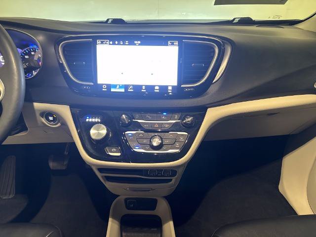 Used 2024 Chrysler Pacifica Touring-L FWD image 24