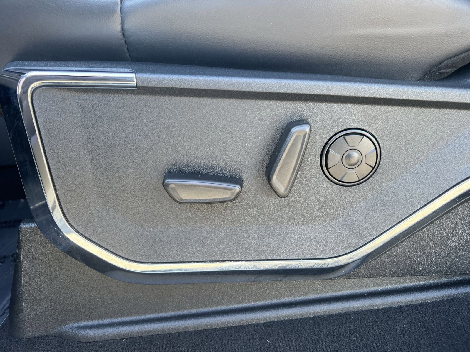 Certified 2025 Ford F350 Platinum w/ Tremor Off-Road Package image 14