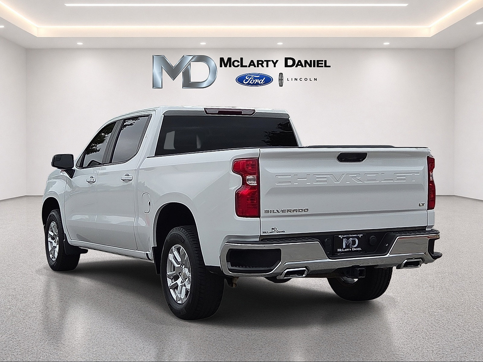Used 2024 Chevrolet Silverado 1500 LT AWD/4WD image 4