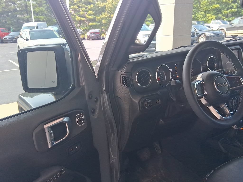 Used 2023 Jeep Wrangler Unlimited Sahara w/ LED Lighting Group AWD/4WD image 17