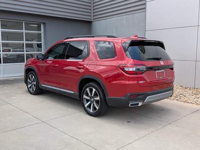 Used 2025 Honda Pilot Touring image 6