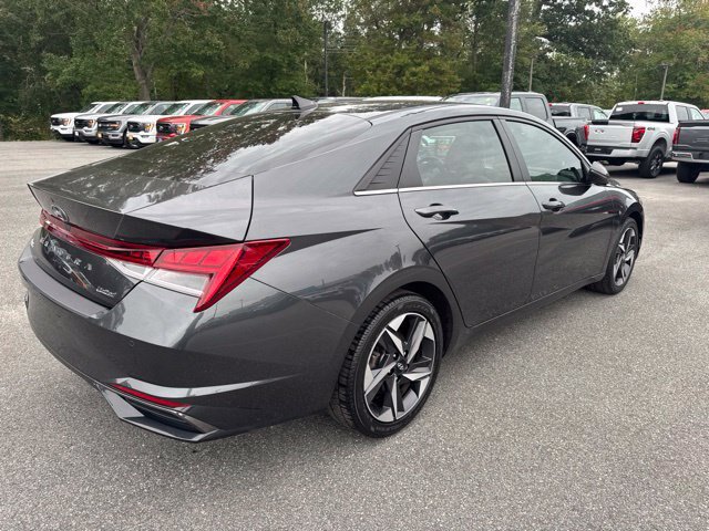 Used 2022 Hyundai Elantra Limited w/ Cargo Package FWD image 5