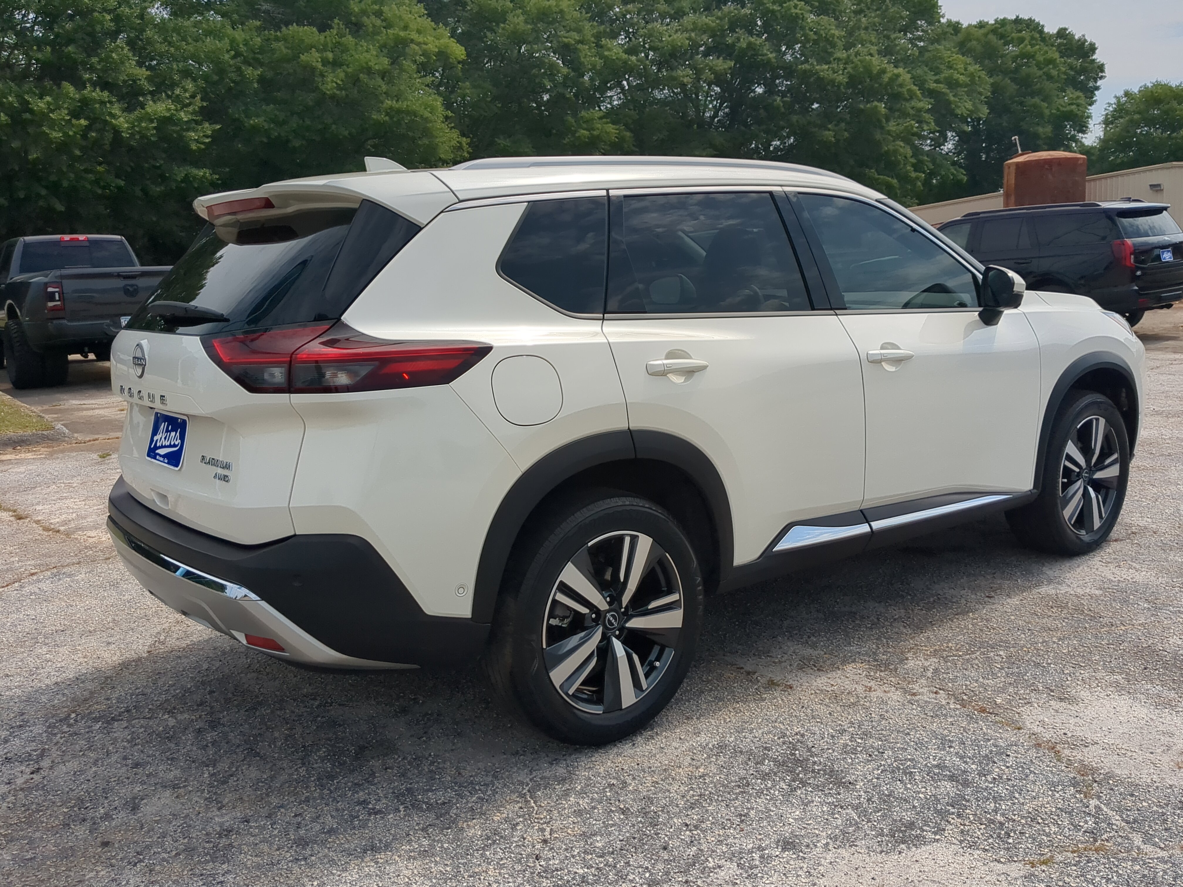 Used 2023 Nissan Rogue Platinum w/ Platinum Premium Package AWD/4WD image 3