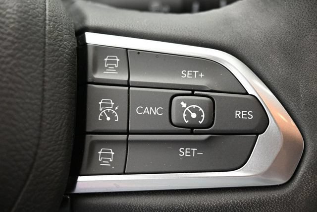Used 2023 Jeep Compass Limited AWD/4WD image 16