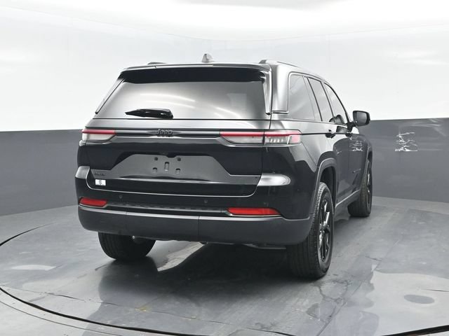 Used 2025 Jeep Grand Cherokee Altitude AWD/4WD image 22