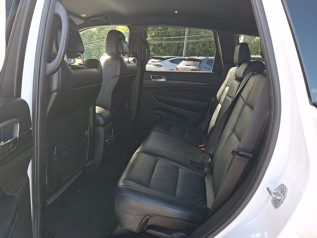 Used 2019 Jeep Grand Cherokee Laredo AWD/4WD image 49