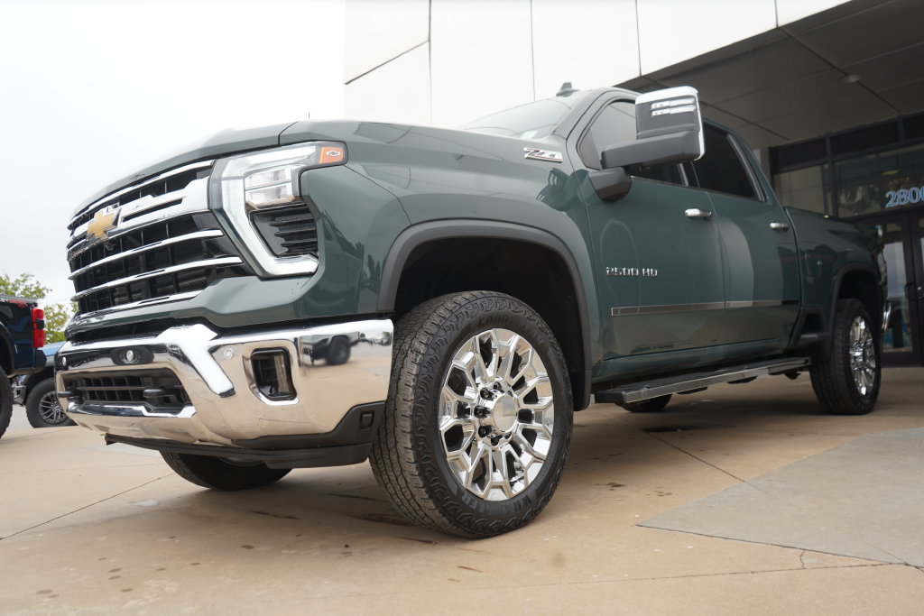 Used 2026 Chevrolet Silverado 2500 LTZ w/ LTZ Premium Package AWD/4WD image 5