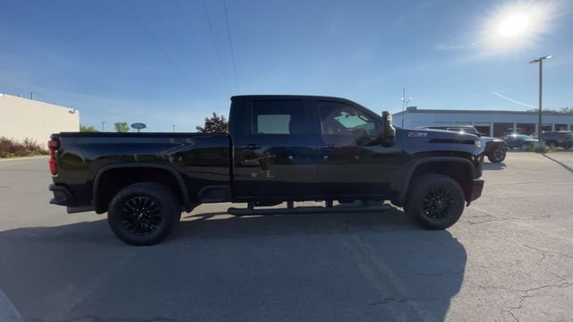 Used 2022 Chevrolet Silverado 2500 LT w/ Midnight Edition AWD/4WD image 10