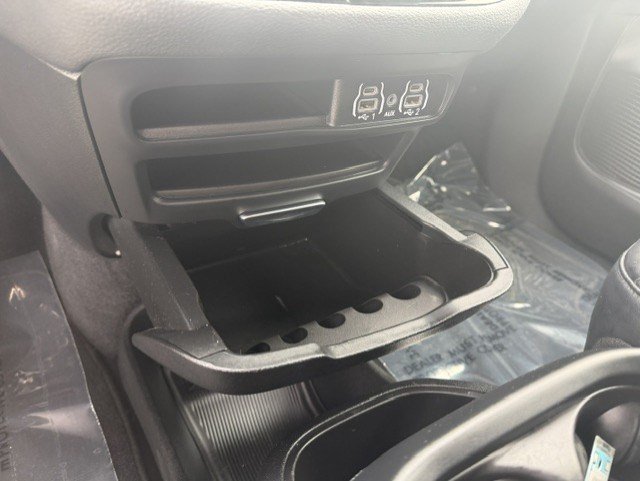 Used 2025 Chrysler Pacifica Select FWD image 24