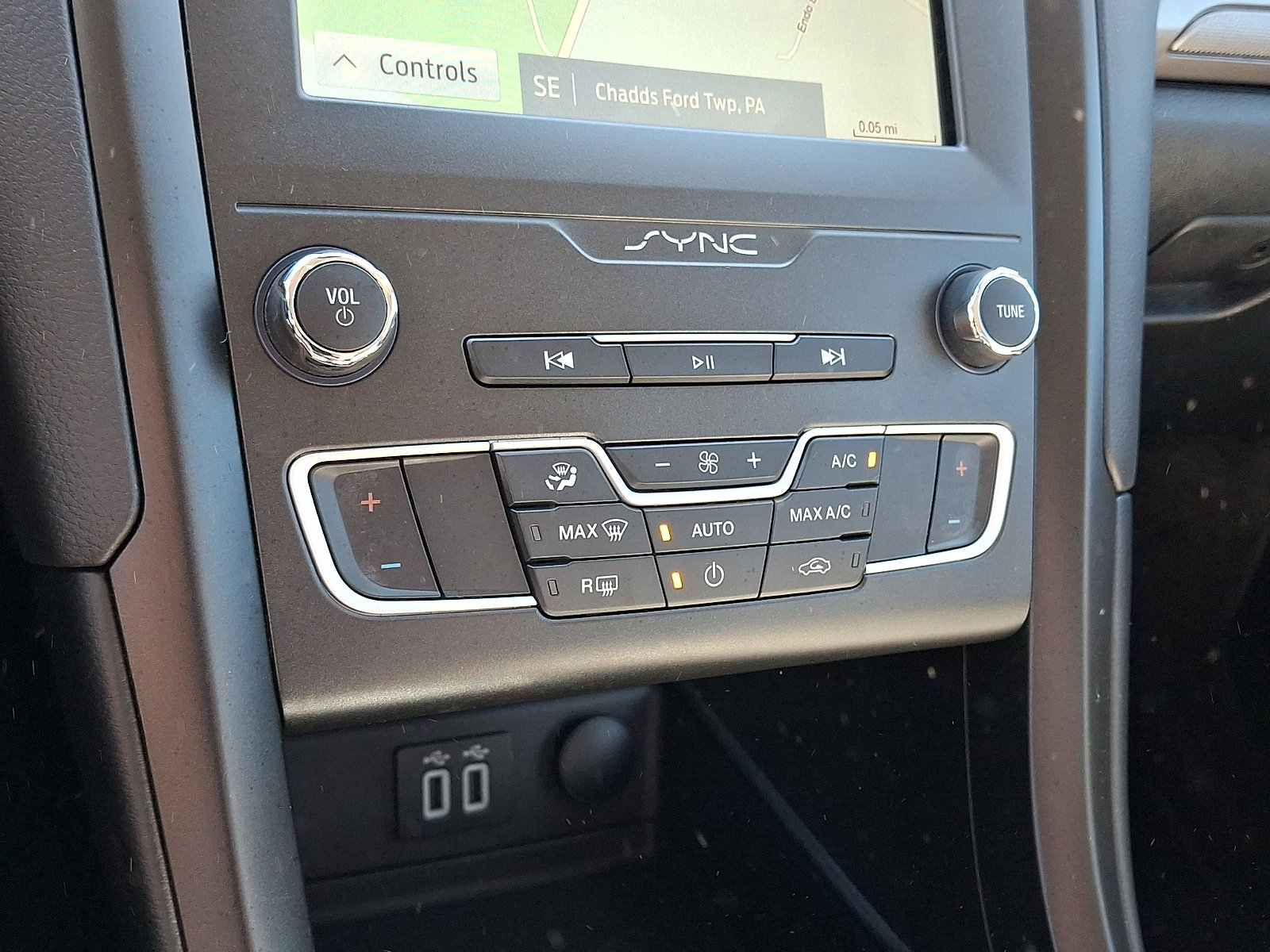 Certified 2020 Ford Fusion SE w/ Equipment Group 151A image 18