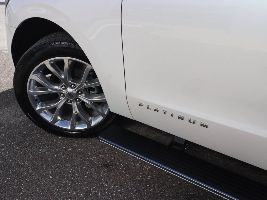 Certified 2019 Ford Expedition Platinum RWD image 3