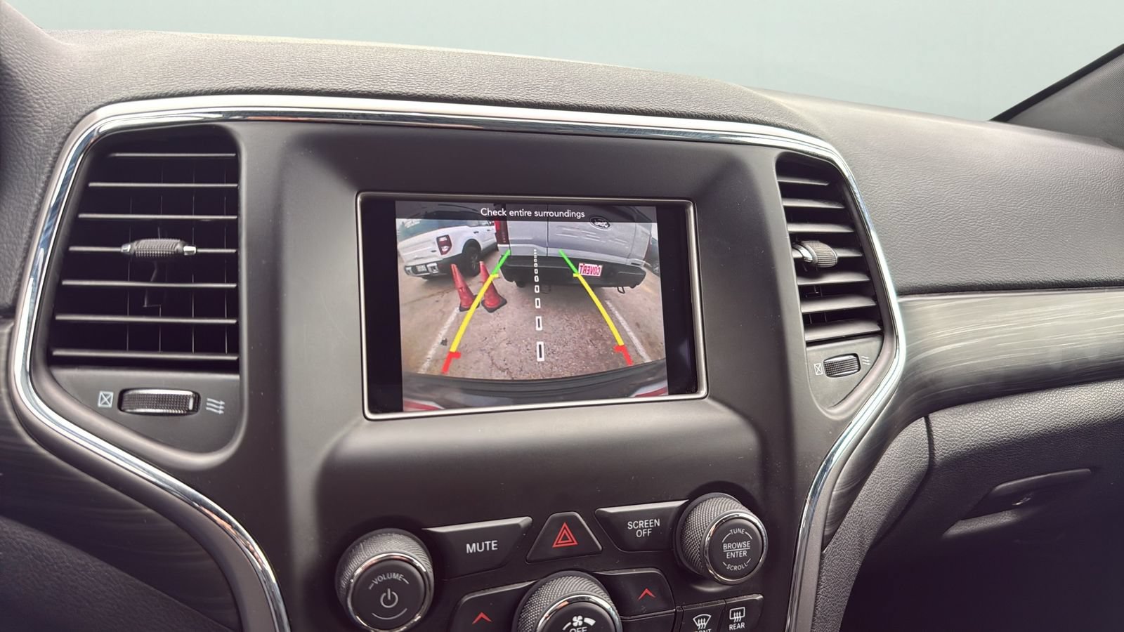 Used 2021 Jeep Grand Cherokee Laredo RWD image 18