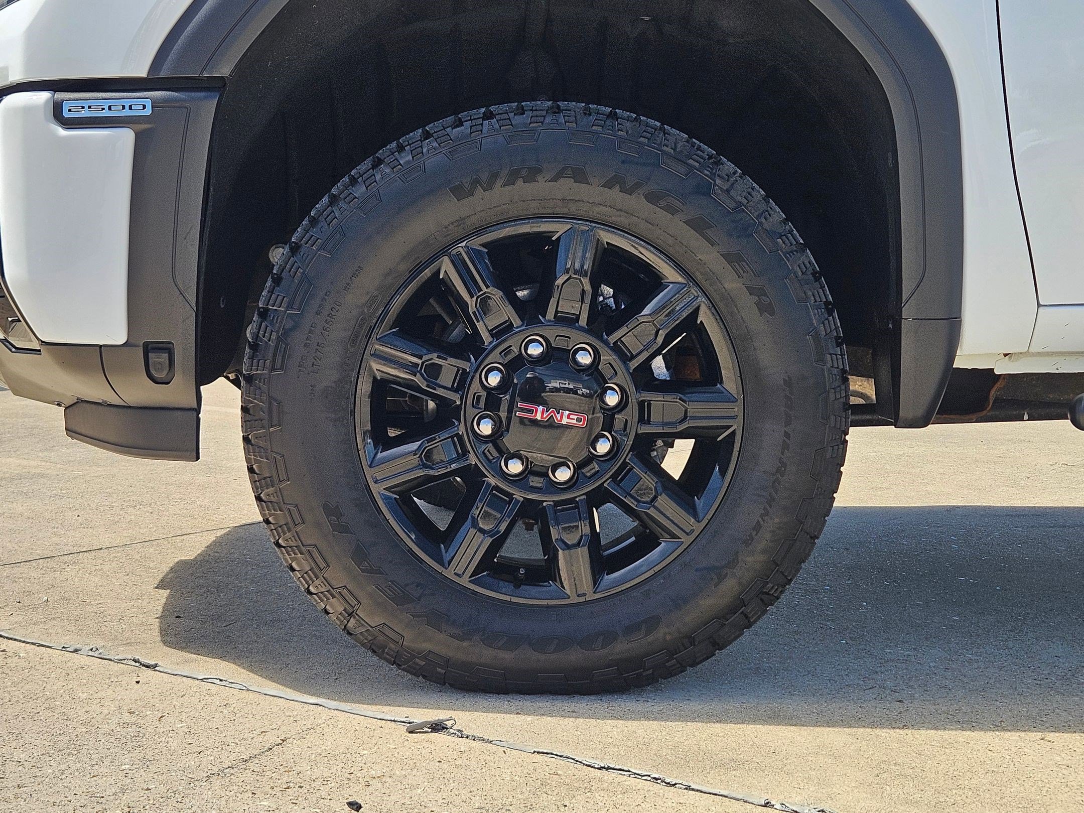 Used 2025 GMC Sierra 2500 AT4 AWD/4WD image 13