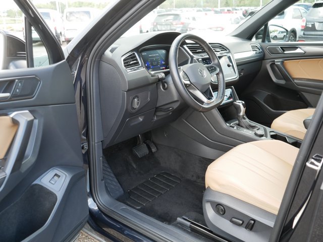 Used 2024 Volkswagen Tiguan SE AWD/4WD image 11