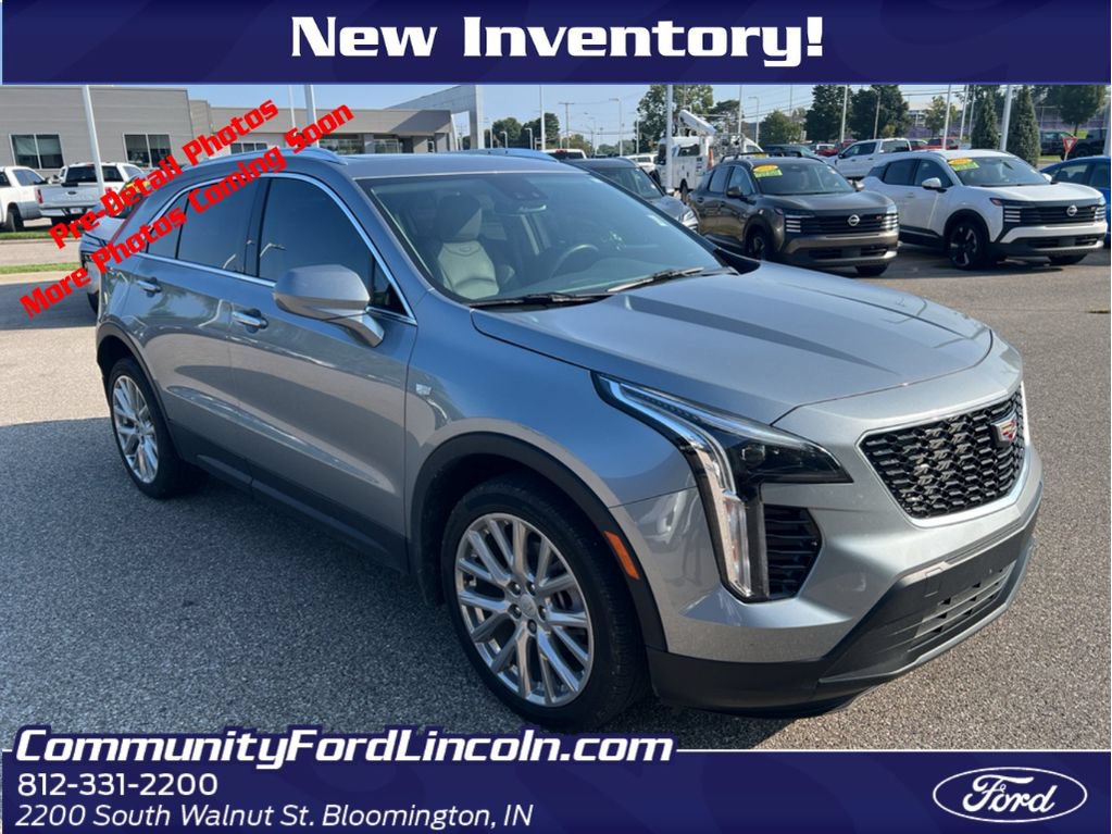 Used 2023 Cadillac XT4 Luxury w/ Cold Weather Package FWD image 1
