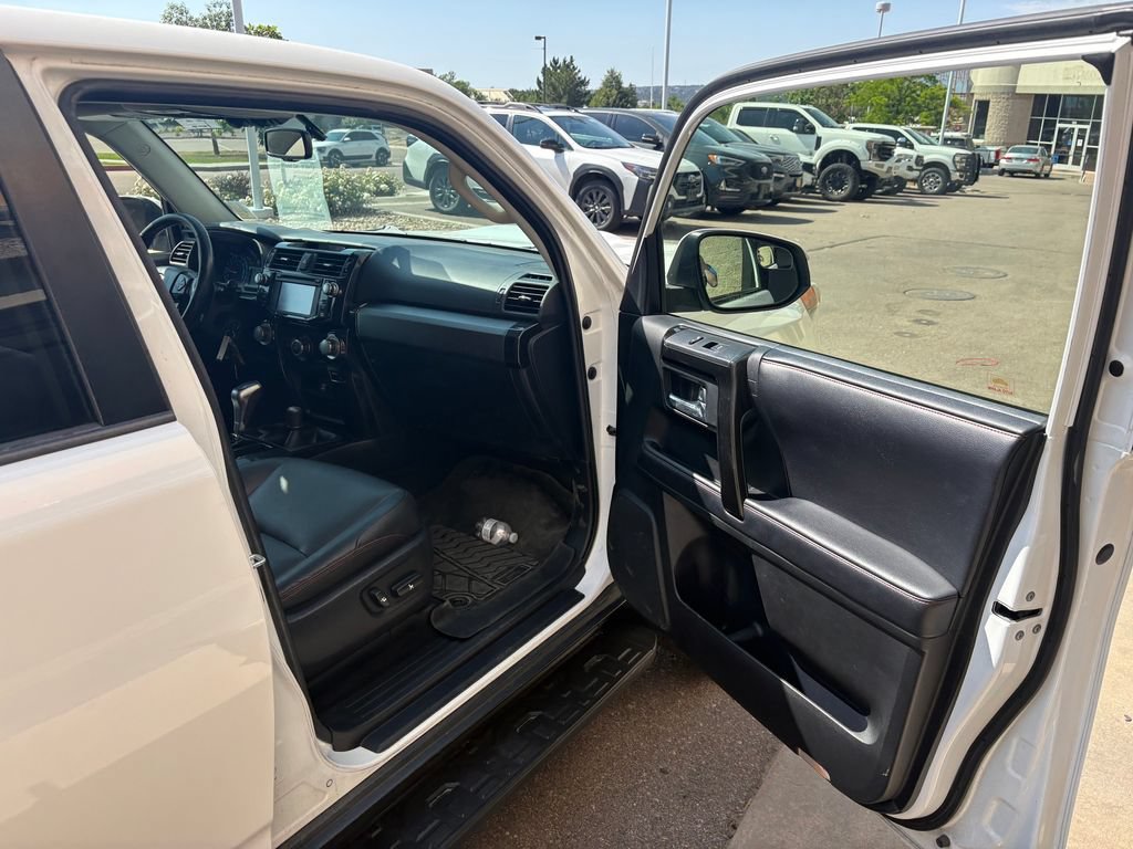 Used 2018 Toyota 4Runner SR5 AWD/4WD image 30
