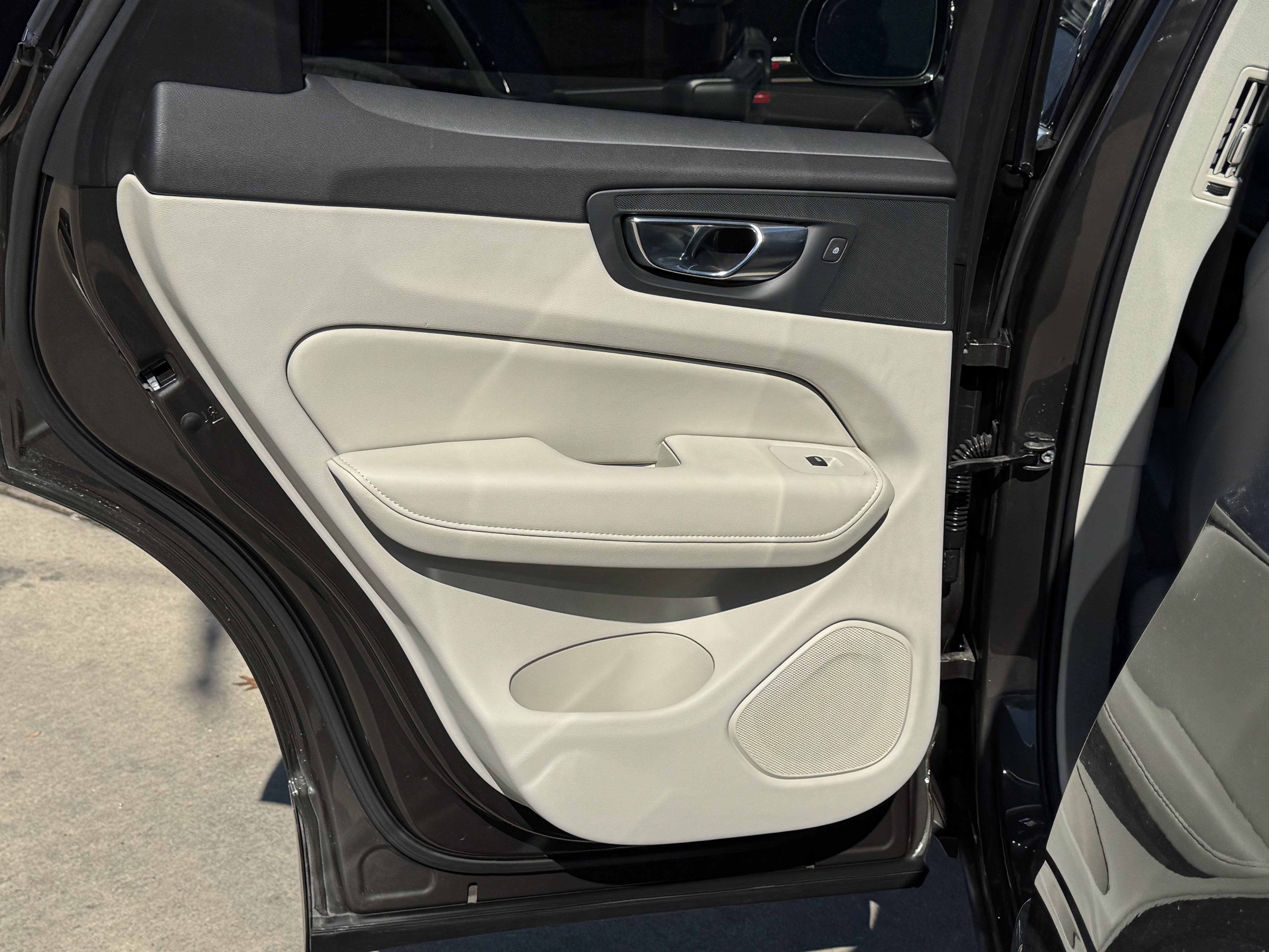 Used 2021 Volvo XC60 T5 Inscription image 17