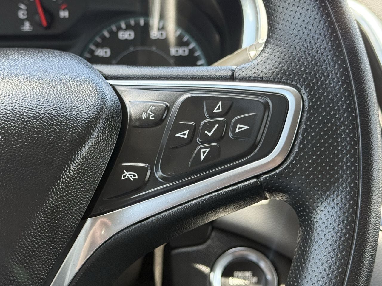 Used 2024 Chevrolet Equinox LS w/ Sport Edition FWD image 14