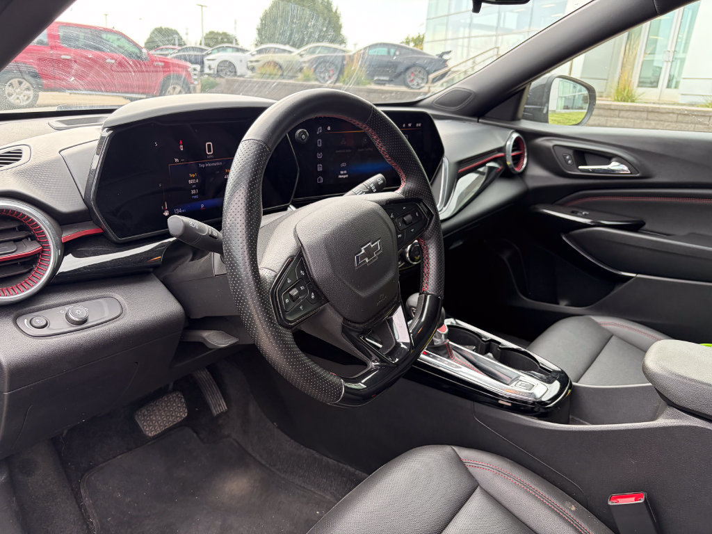 Used 2024 Chevrolet Trax RS w/ Sunroof Package FWD image 9