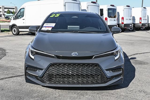 Used 2025 Toyota Corolla SE w/ SE Premium Package FWD image 2