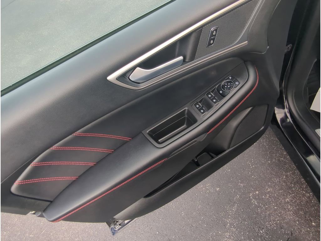 Certified 2024 Ford Edge ST-Line w/ Class II Trailer Tow Package image 12