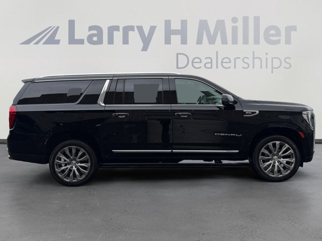 Used 2021 GMC Yukon XL Denali w/ Denali Premium Package AWD/4WD image 6