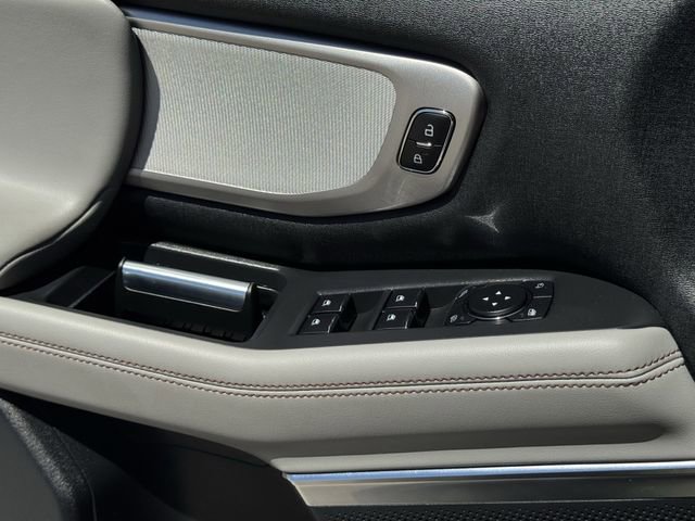 Certified 2025 Ford Expedition Active image 23