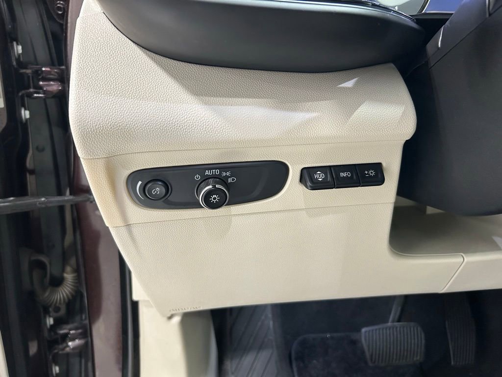 Used 2021 Buick Envision Avenir AWD/4WD image 12