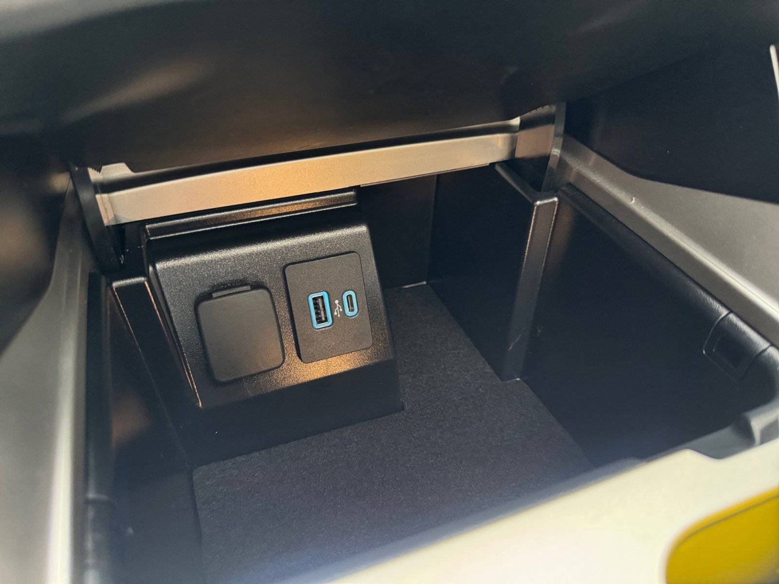 Certified 2024 Ford Explorer ST w/ Equipment Group 401A image 27