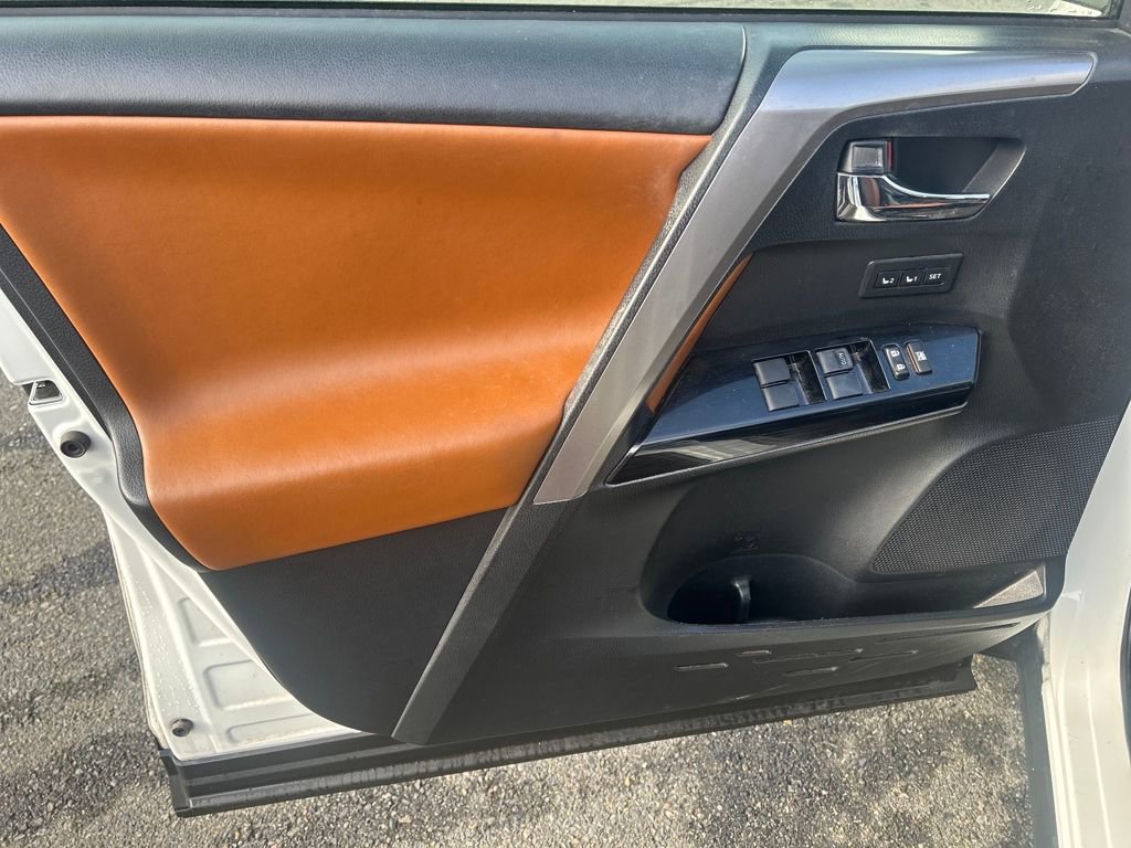 Used 2018 Toyota RAV4 Limited image 16