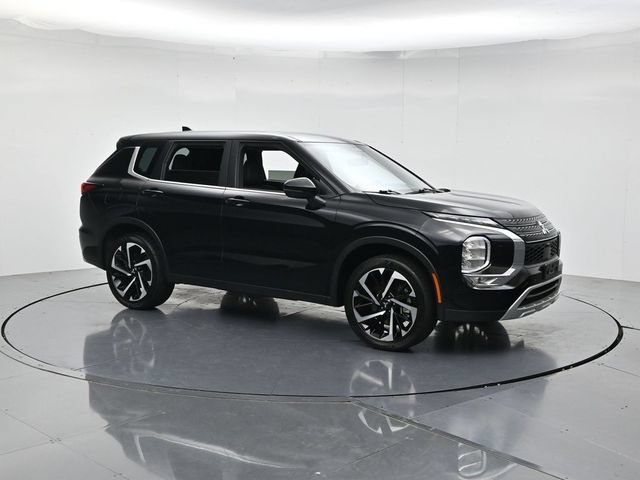 Used 2024 Mitsubishi Outlander SE AWD/4WD image 3