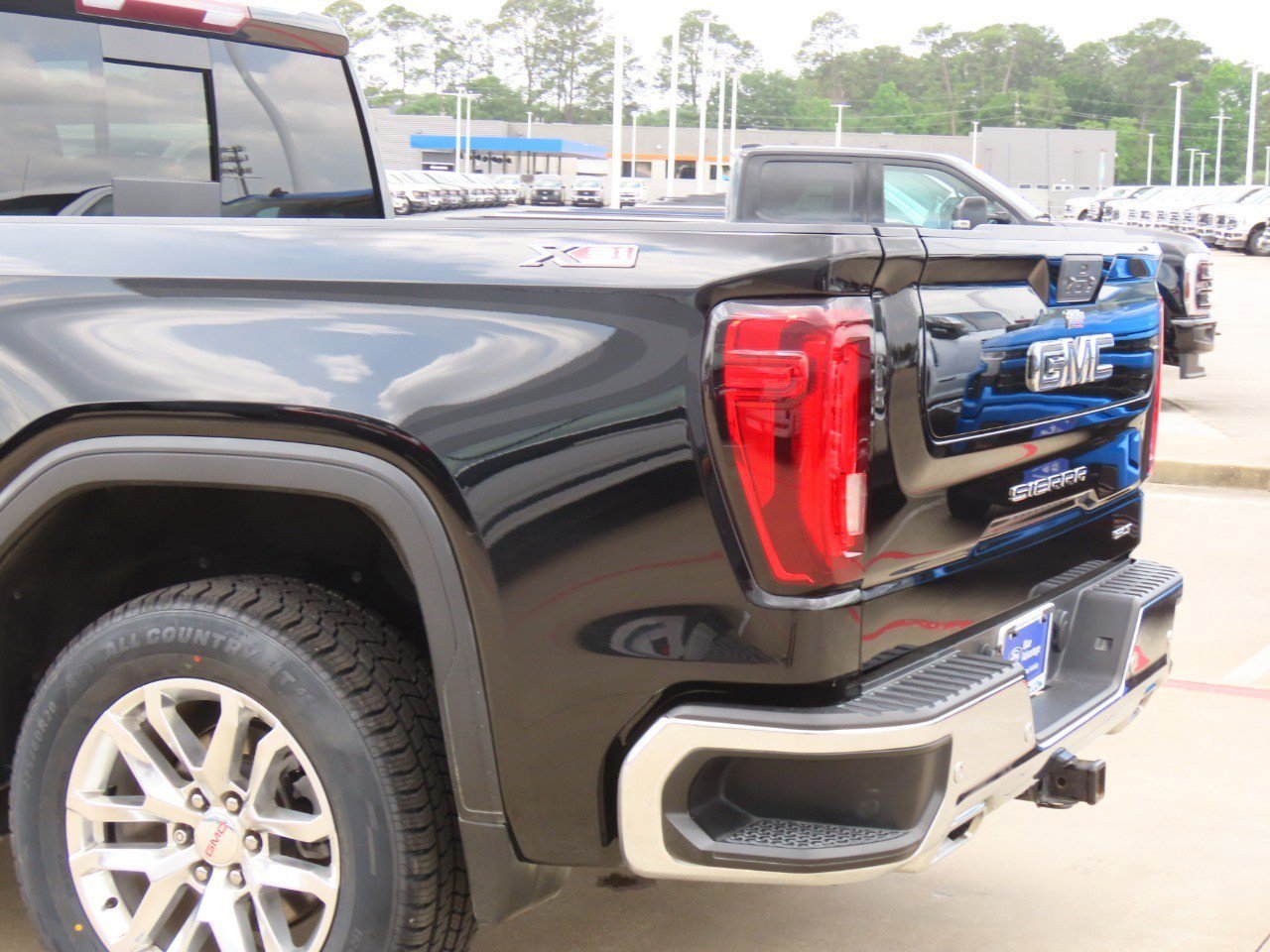 Used 2021 GMC Sierra 1500 SLT AWD/4WD image 13