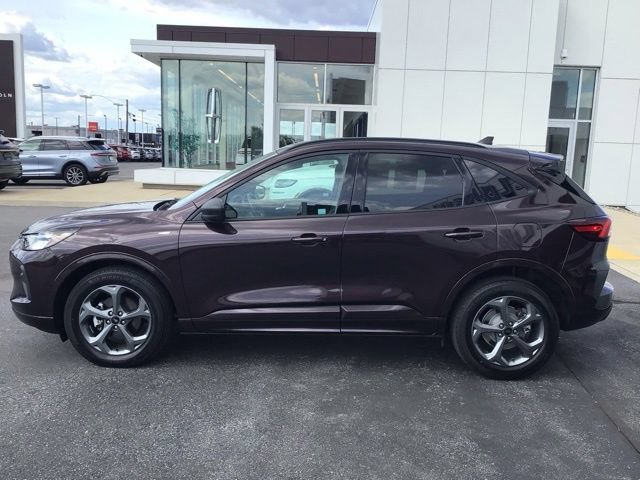 Certified 2023 Ford Escape ST-Line w/ Tech Pack #1 AWD/4WD image 6