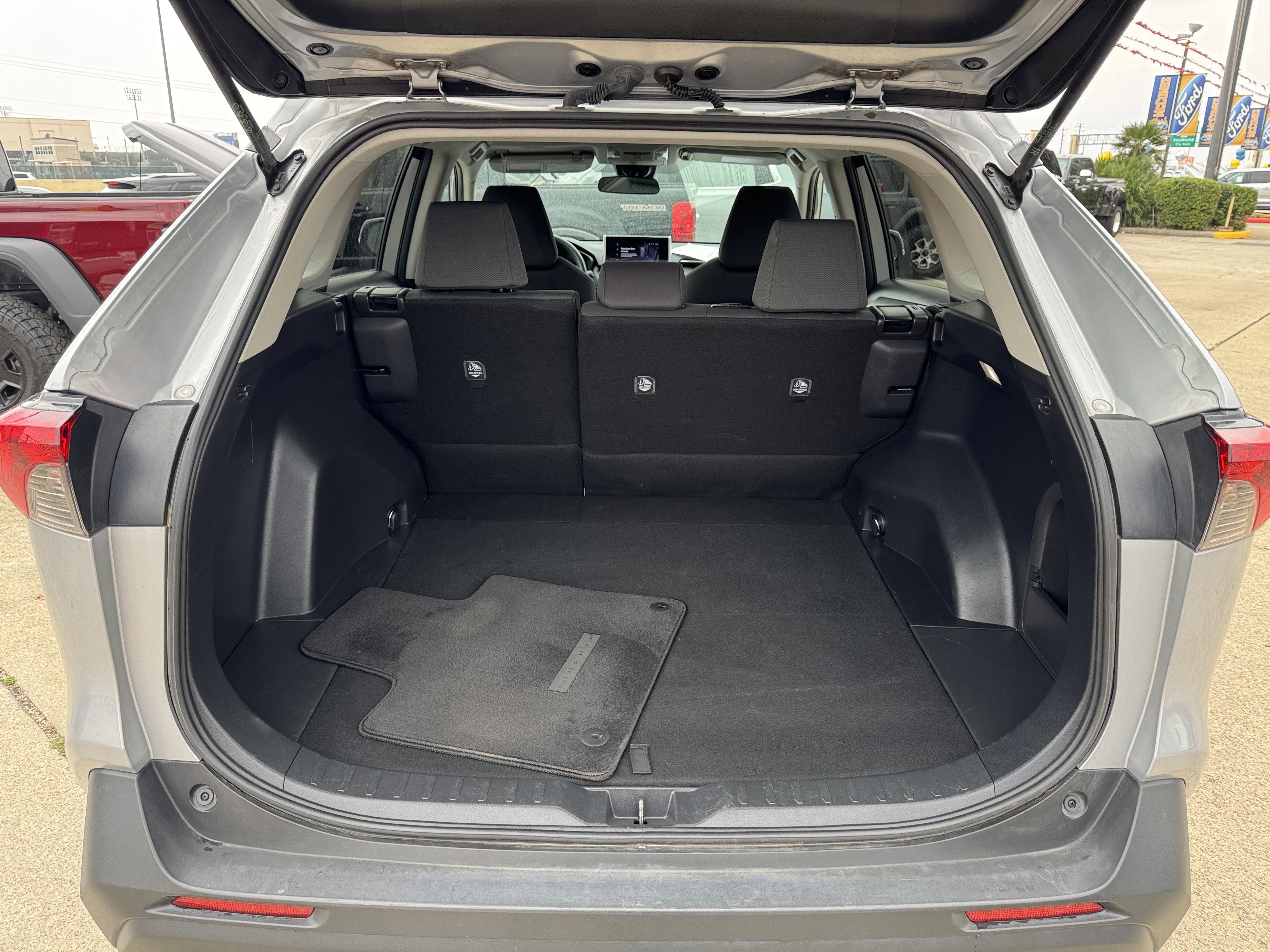 Used 2024 Toyota RAV4 XLE image 11