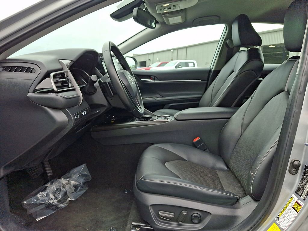 Used 2022 Toyota Camry XSE FWD image 13
