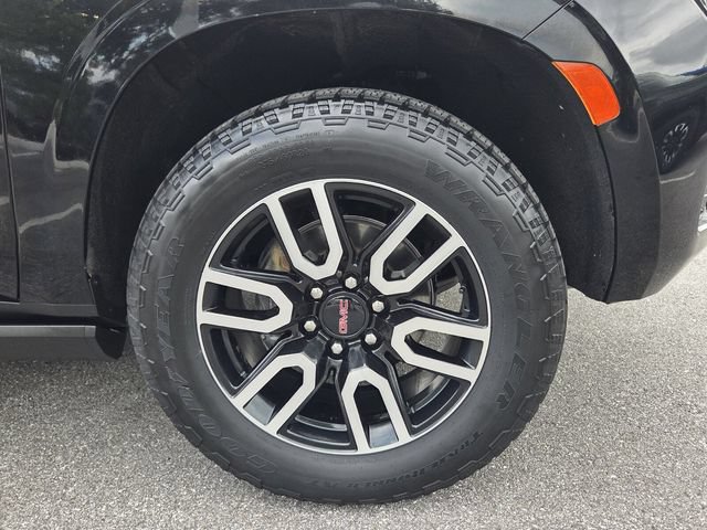 Used 2022 GMC Yukon XL AT4 w/ Technology Package AWD/4WD image 11