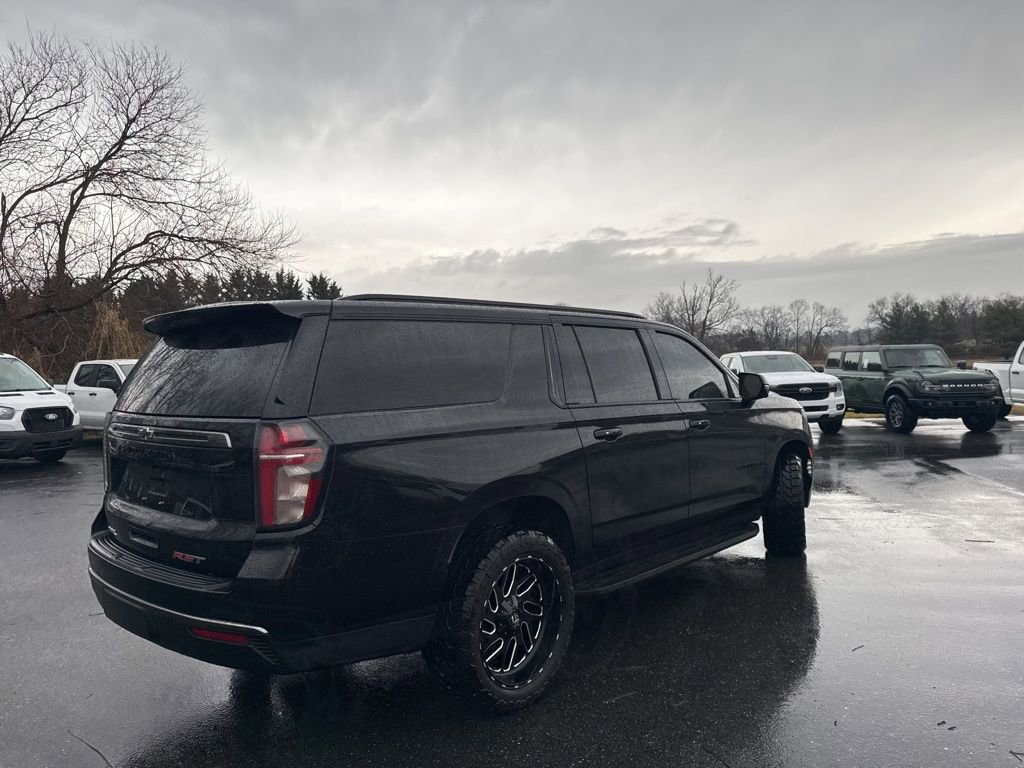 Used 2022 Chevrolet Suburban RST w/ Luxury Package image 6
